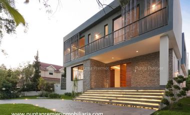 Casa en Venta en Valle Real Coto de Lujo Zona Real Andares puerta de hierro Zapopan