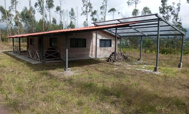 Casa de campo de venta en Otavalo sector Gualsaqui