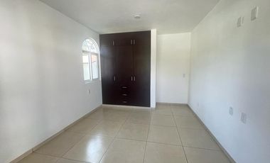 CASA NUEVA, CON ALBERCA, EN TLAYACAPAN; A 15 MIN. DE OAXTEPEC, MOR.