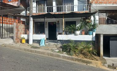 VENDO CASA DE PRIMER PISO EN COPACABANA ANTIOQUIA.