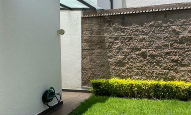 Casa renta Lomas de Angelopolis amplio jardín dos recamaras y terraza cerca Sonata