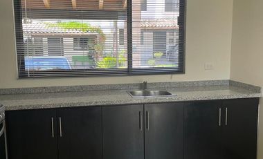 Casa renta Lomas de Angelopolis amplio jardín dos recamaras y terraza cerca Sonata