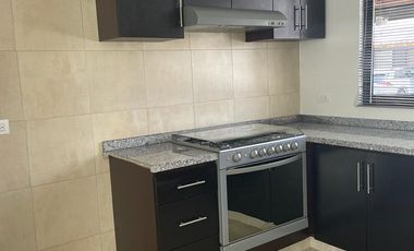 Casa renta Lomas de Angelopolis amplio jardín dos recamaras y terraza cerca Sonata