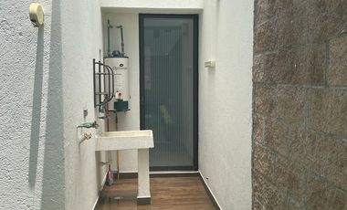 Casa renta Lomas de Angelopolis amplio jardín dos recamaras y terraza cerca Sonata