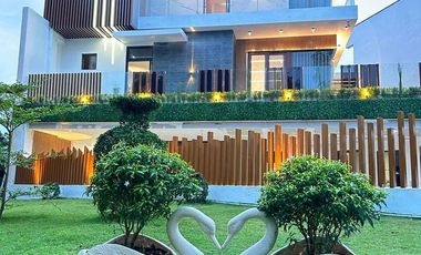 BRAND NEW Modern 3-Storey House & Lot Villa w/ Own Swimming Pool at Vista Grande Phase 1, Talisay City