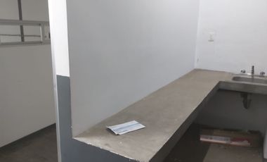 BODEGA EN RENTA  CON CAMARA DE CONGELACION, A 50 M DEL MERCADO ECHEVESTE , LEÓN, GTO