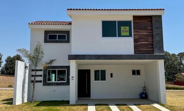 VENTA CASA DE 3 RECAMARAS EN ATLIXCO PUEBLA, ALBERCA Y AMENIDADES