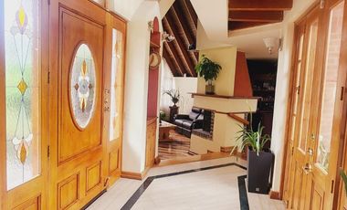 Vendo casa CHIA/CAMPESTRE, CONJUNTO, VEREDA LA BALSA, DOS PISOS, COMODA, AMPLIA, JARDINES, SALA COMEDOR CHIMENEA, BAR, COCINA, COMEDOR, AUXILIAR, HABI