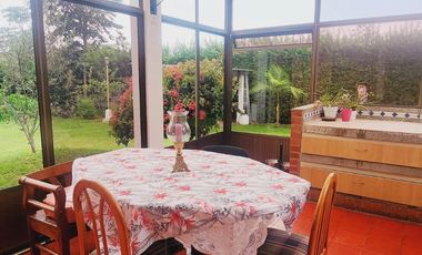 Vendo casa CHIA/CAMPESTRE, CONJUNTO, VEREDA LA BALSA, DOS PISOS, COMODA, AMPLIA, JARDINES, SALA COMEDOR CHIMENEA, BAR, COCINA, COMEDOR, AUXILIAR, HABI
