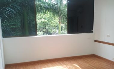 44526 Oficina en arriendo en el sector Laureles