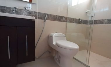 VENDO HERMOSA CASA DE LUJO ESTILO CALIFORNIANO COMPLETAMENTE AMOBLADA