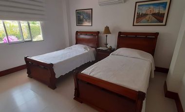VENDO HERMOSA CASA DE LUJO ESTILO CALIFORNIANO COMPLETAMENTE AMOBLADA