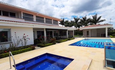 VENDO HERMOSA CASA DE LUJO ESTILO CALIFORNIANO COMPLETAMENTE AMOBLADA