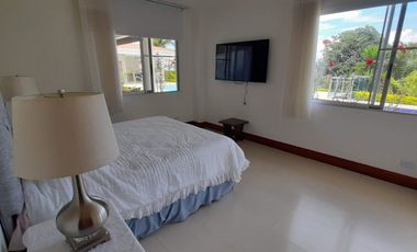 VENDO HERMOSA CASA DE LUJO ESTILO CALIFORNIANO COMPLETAMENTE AMOBLADA