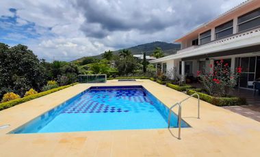 VENDO HERMOSA CASA DE LUJO ESTILO CALIFORNIANO COMPLETAMENTE AMOBLADA