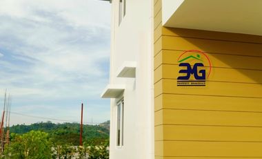 4 Bedroom Medium Sized Home in Hausland Subic Along the National Road