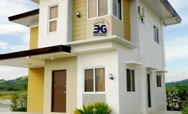 4 Bedroom Medium Sized Home in Hausland Subic Along the National Road