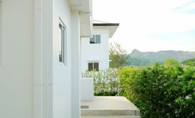 4 Bedroom Medium Sized Home in Hausland Subic Along the National Road