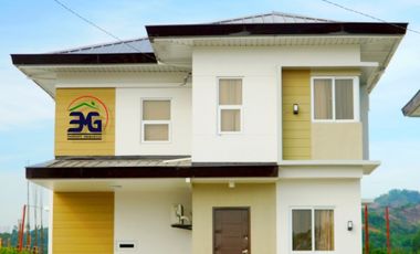 4 Bedroom Medium Sized Home in Hausland Subic Along the National Road