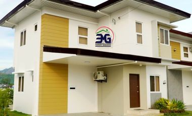 4 Bedroom Medium Sized Home in Hausland Subic Along the National Road