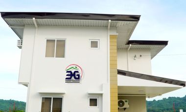 4 Bedroom Medium Sized Home in Hausland Subic Along the National Road