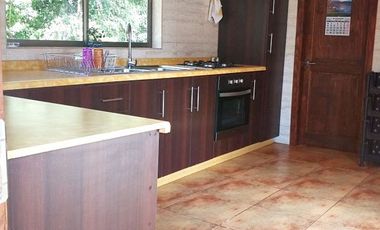 HERMOSA Y AMPLIA CASA EN PÁRCELA A MINUTOS DE VILLARRICA