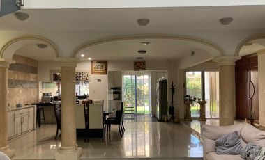 CASA EN VENTA EN RESIDENCIAL LOS LAURELES.