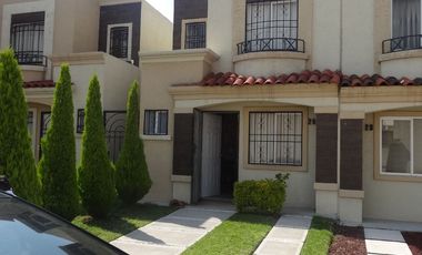 Casa en PRIVADA con vigilancia y ALBERCA