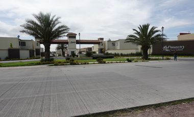 Casa en PRIVADA con vigilancia y ALBERCA