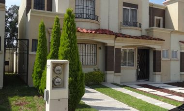 Casa en PRIVADA con vigilancia y ALBERCA