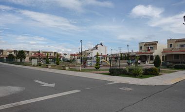 Casa en PRIVADA con vigilancia y ALBERCA