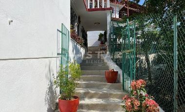 CASA CON OFICINAS EN MOZIMBA