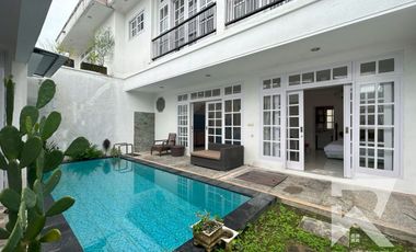 3 Bedroom Villa with Greenery View in Sanur Bali for Rent Yearly Long Term