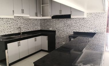 4BR HOUSE AND LOT FOR SALE IN MERVILLE