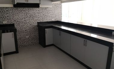 4BR HOUSE AND LOT FOR SALE IN MERVILLE