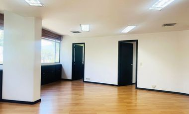 PR18359 Oficina en venta en el sector Manila