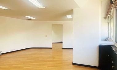 PR18359 Oficina en venta en el sector Manila