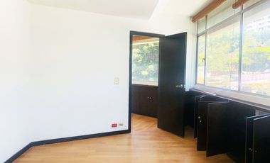 PR18359 Oficina en venta en el sector Manila