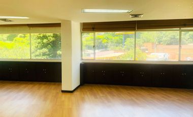 PR18359 Oficina en venta en el sector Manila