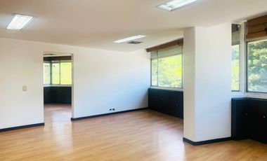 PR18359 Oficina en venta en el sector Manila