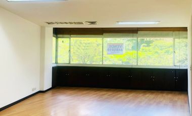 PR18359 Oficina en venta en el sector Manila