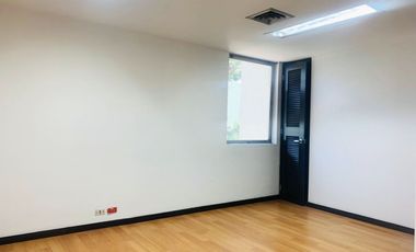 PR18359 Oficina en venta en el sector Manila