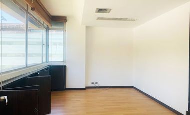 PR18359 Oficina en venta en el sector Manila