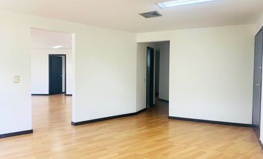 PR18359 Oficina en venta en el sector Manila