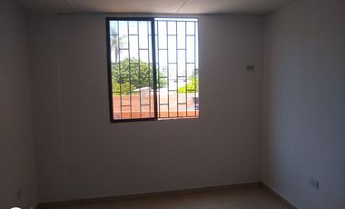 ESDIFICIO CON DOS LOCALES COMERCIALES Y TRES APARTAMENTOS.