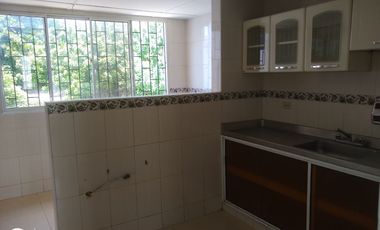 ESDIFICIO CON DOS LOCALES COMERCIALES Y TRES APARTAMENTOS.