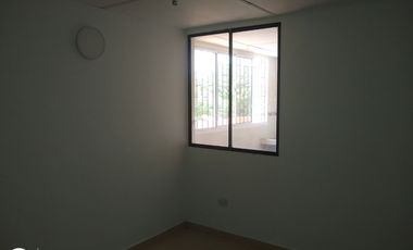 ESDIFICIO CON DOS LOCALES COMERCIALES Y TRES APARTAMENTOS.