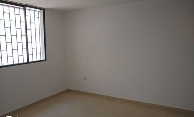 ESDIFICIO CON DOS LOCALES COMERCIALES Y TRES APARTAMENTOS.