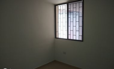 ESDIFICIO CON DOS LOCALES COMERCIALES Y TRES APARTAMENTOS.