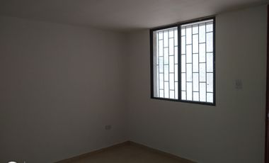 ESDIFICIO CON DOS LOCALES COMERCIALES Y TRES APARTAMENTOS.